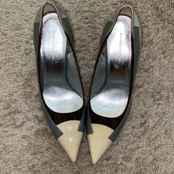 BALENCIAGA
Patent Pointed Toe Pumps - Picture 12 of 14